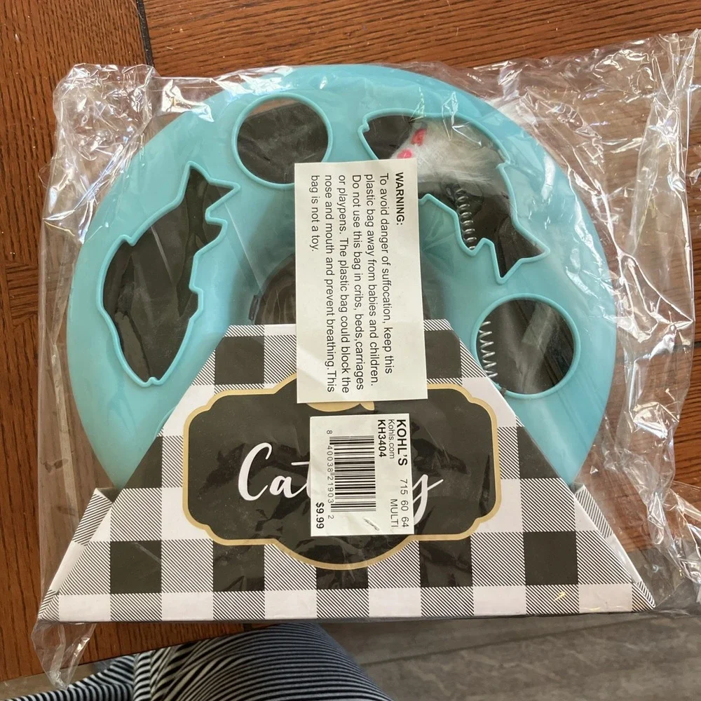 Cat Toy Interactive w/ Mouse and Rolling Ball ..New In Package !